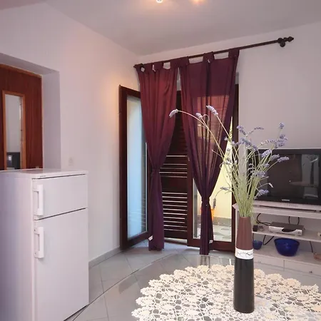 Appartement With A Parking Space Mali Lošinj