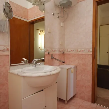 Apartmán With A Parking Space Mali Lošinj