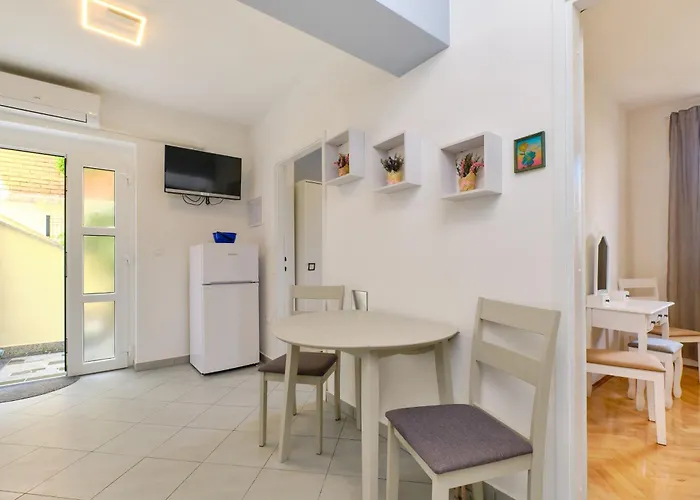 Apartments With A Parking Space Mali Losinj Apartment