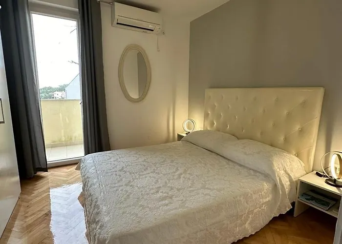Apartments With A Parking Space Mali Losinj Apartment