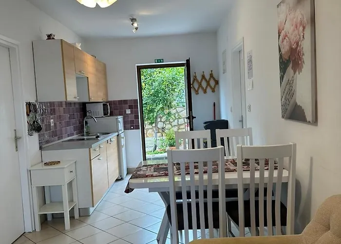 Apartments With A Parking Space Mali Losinj *